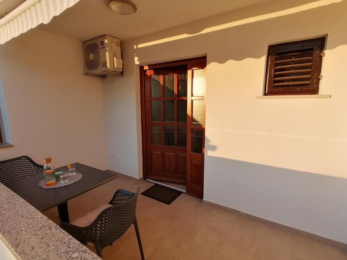 Apartment Mari Funtana Exterior foto